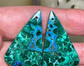 Chrysokoll-Malachit-Dreieckpaar – Blaugrüne Cabochons, große, gebohrte, aufeinander abgestimmte Steine für Ohrringe, natürliches Edelsteinpaar