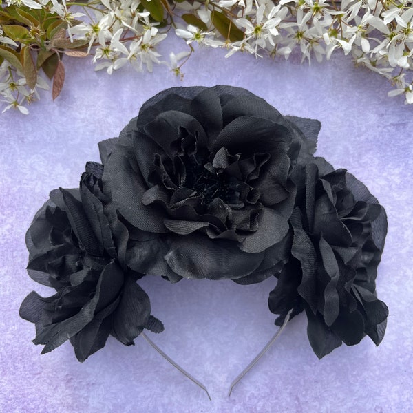Black rose headband, Gothic flower crown, Alternative wedding hair accessory, Goth bridal wear, Halloween bride, Statement headpiece
