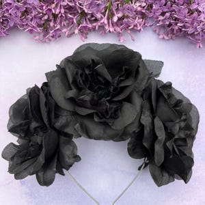 Black rose headband, Gothic flower crown, Alternative wedding hair accessory, Goth bridal wear, Halloween bride, Statement headpiece