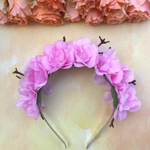 ピンクの桜の花冠、春のウェディングヘアアクセサリー、繊細なヘッドバンド、ブライダルヘッドピース、鮮やかな色のアリスバンド