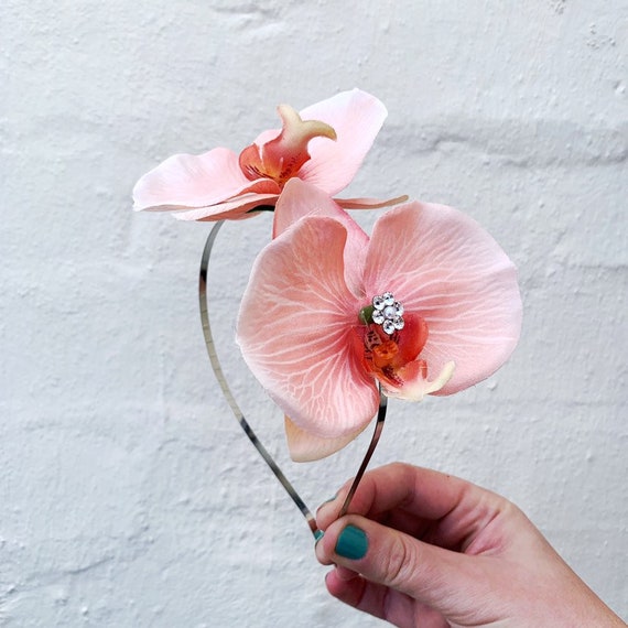 GIZZY® Ladies Peach Petals and Feathers Fascinator on Hair Clip /& Brooch Pin....