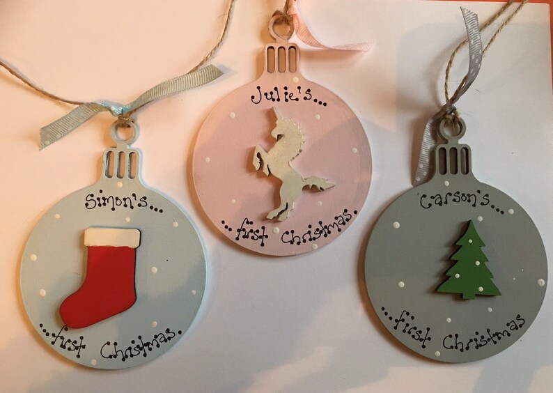 Baby/'s First Christmas Tree Bauble Star Plaque Ornament Engraved Xmas Decoration