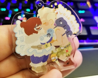 May include: A clear acrylic keychain featuring two cartoon characters, one with brown hair and glasses and the other with blonde hair. The characters are hugging and the text "Love ya!" is in a speech bubble above them. The text "我爱你" is written in Chinese on the left side of the keychain.