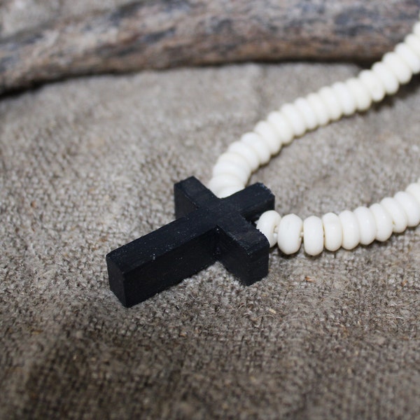 Handmade Beads, Rinderknochen Perlen, natürliche Perlen,  handgefertigtes schwarzes Holzkreuz, Perlenstrang, Länge ca.41 cm
