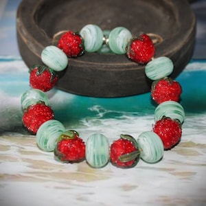 Lampwork Beads, Glass Beads, Artist Beads, Strawberry Beads, Glass Zwirl Beads, 18 pieces, strand length 19 cm