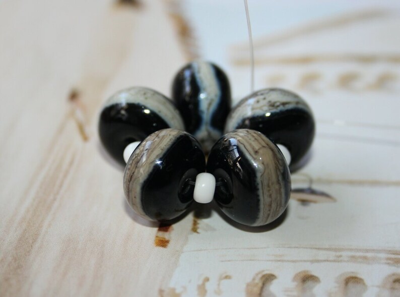 Tooth Pendant BID19-0119 Black Gold Bohemian Style Pendant 1-45mm Long Horn Shaped Tibetan Brass Mosaic Pendant