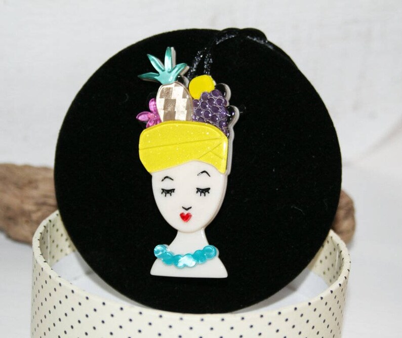 Hippie Style Copa Brooch Fruit Hat Vintagebrosche Infeat brooch 60 mm