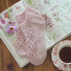 Summer Flowers sock pattern