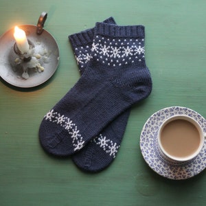 Snowy Nights Knitting Pattern - digital download sock knitting pattern