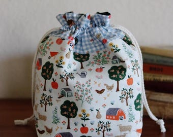 Bolsa média com cordão para projetos de tricô