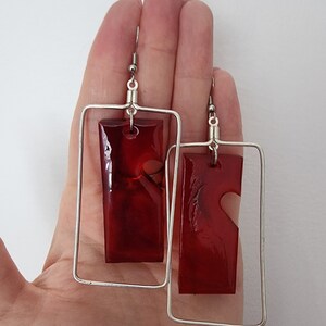 red dangle resin earrings with heart cutout