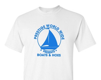 Camiseta Prestige Worldwide Funny Boats and Hoes Graphic Humor Tee