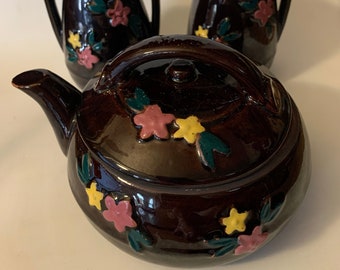 Flat-backed 3 piece set glazed brown clay salt pepper shakers shaped like creamer & sugar lidded teapot shaped sugar container Vintage Japan