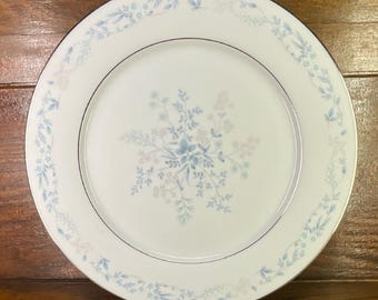 Noritake Carolyn 2693 Porcelain 10.5" Dinner Plate Made in Japan