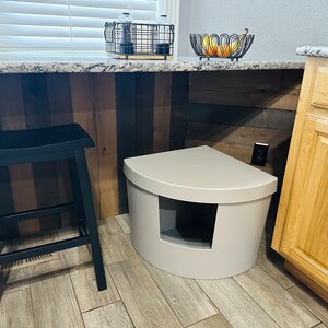 Kitangle Corner Kitty Litter Box Taupe