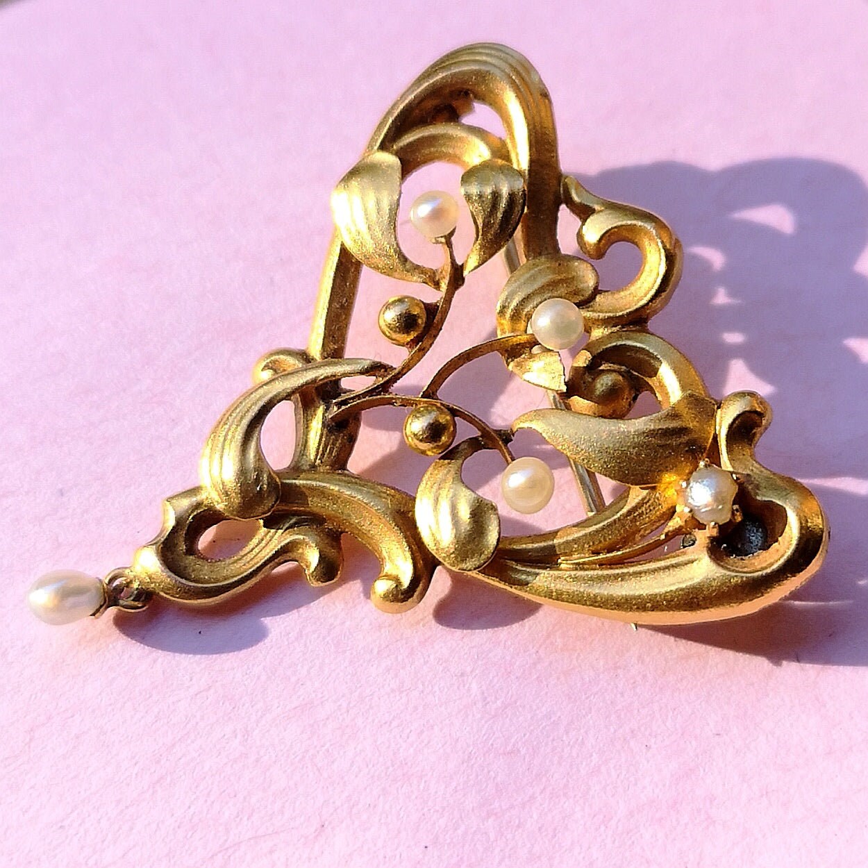 BROCHE ANCIENNE ART NOUVEAU EN FLEURS DE GUI TEINTÉES - Bijou Vintage à Restaurer