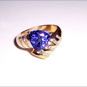 14K Yellow Gold Tanzanite Trillion and Diamond Ring Size 7! #UC11