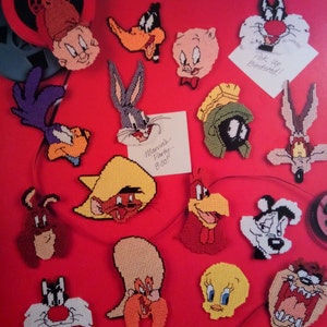 Vintage PDF plastic canvas pattern - character magnets