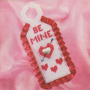 PDF plastic canvas pattern - valentine door hanger