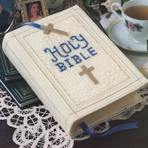 Plastic canvas vintage PDF pattern - Holy Bible set