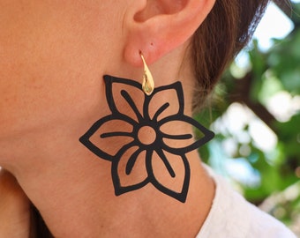 Recycled inner tube flower earrings, flower pendants, floral earrings, eco gift idea for her, eco jewelry, minimalist jewelry