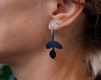 Flower earrings in recycled inner tube, leaf pendants, floral earrings, eco gift idea for her, eco jewelry, minimalist jewelry