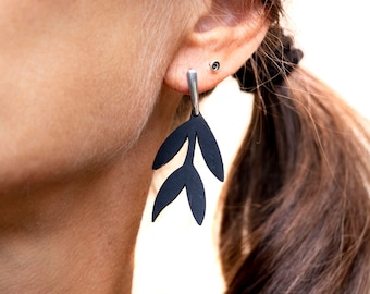 Leaf earrings made of recycled inner tube, leaf pendants, floral earrings, eco gift idea for her, eco jewelry, minimalist jewelry