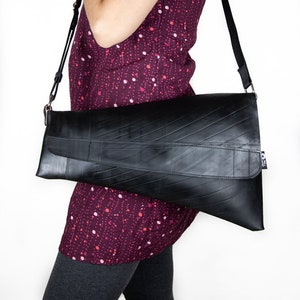 Gerecyclede binnenband tas, asymmetrische tas, handgemaakte tas, veganistische rubberen tas, eco cadeau-idee, waterdichte tas, damestas