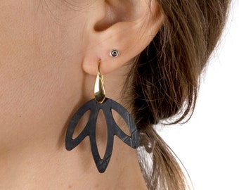 Leaf earrings in recycled inner tube, leaf pendants, eco antiallergic earrings, eco gift idea, eco jewelry, minimalist jewelry
