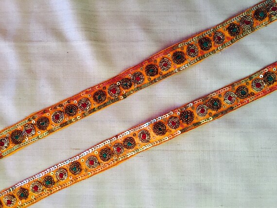 SOLD by METRE ATTRACTIVE INDIAN LEAF EMBROIDERY LACE TRIM ON VELVET SLIM GREEN