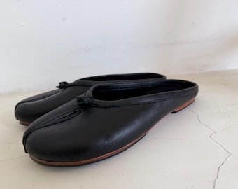 Black leather backless tabi shoes tabis size 39, uk 6