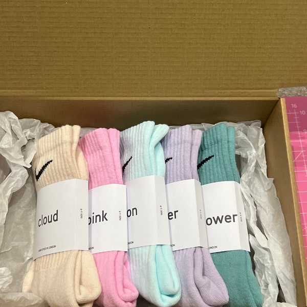 Cute gift set box Nike crew socks pack of 5. 5 colours baby pink blue cream