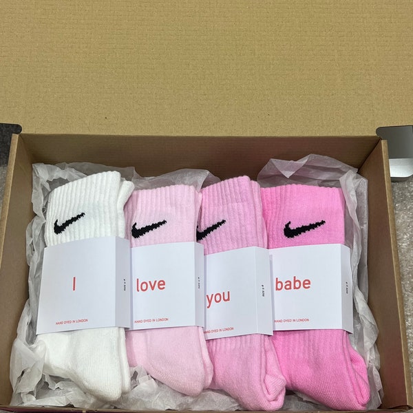 Valentines gift set box Nike crew socks pack of 4. 4 colours baby pink