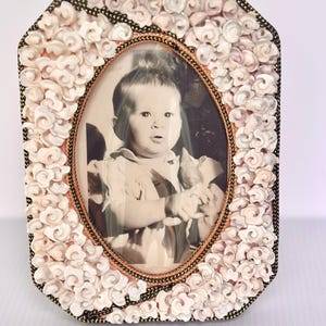 Picture Frame, 3x5 Photo, Oval, Shell Motif, Horizontal Or Vertical, Vintage Tabletop Photo Frame, Home Shelf Decor, Shabby Chic Cottage