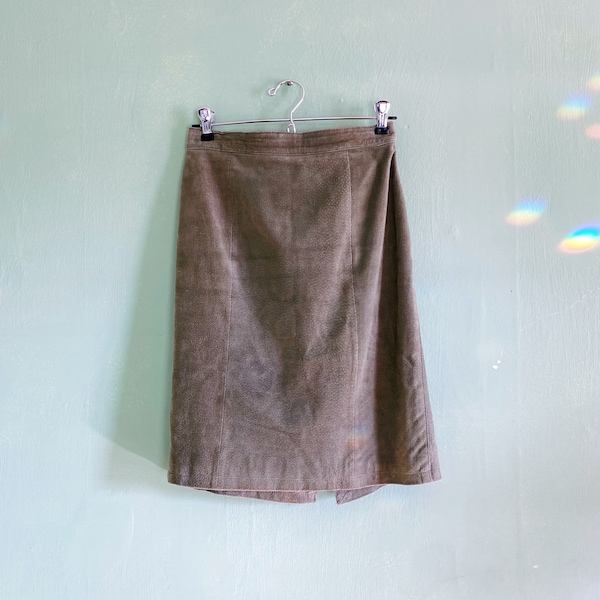 eighties / nineties neutral matte olive green/grey leather mini skirt