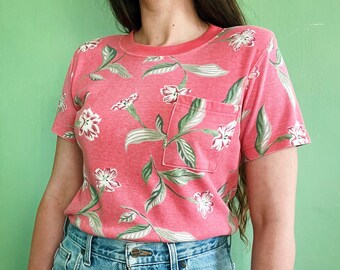 80s - 90s hibiscus pink floral pocket tee