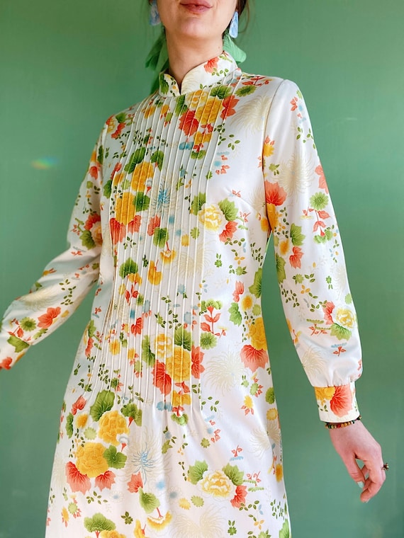 sixties colorful spring floral day dress / fancy h