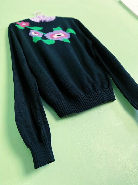 70s - 80s pastel on black poppy flower sweater - image 8