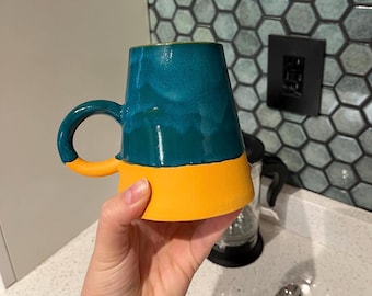 Taza grande y acogedora hecha a mano / Verde azulado y naranja / 18 oz / Cerámica única de EE. UU.