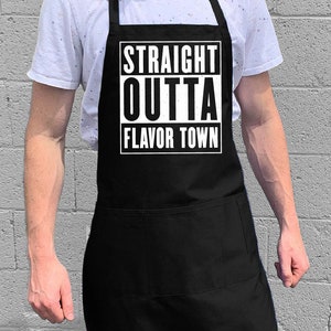 Straight Outta Flavor Town / Grill- och kökspresent till män, pappa eller morfar / 100 % bomull / Stor 1 storlek passar alla med justerbar halsringning