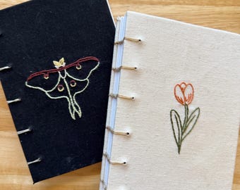 Geborduurde handgebonden schetsboeken