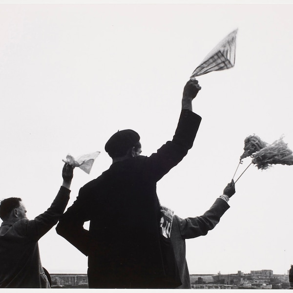 Italian family waving to relatives, by Marvin Koner