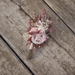groom&#39;s boutonniere