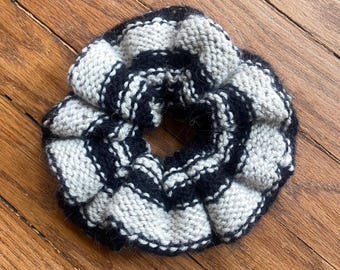 Snowdrop Scrunchie - Knitting Pattern