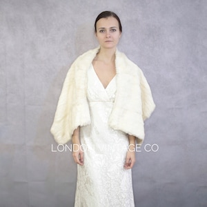 Size L-XL | 50s-60s white rabbit fur stole {Real fur/vintage fur/fur wrap/fur shawl/fur cape/white fur/fur scarf/winter wedding/bridal fur