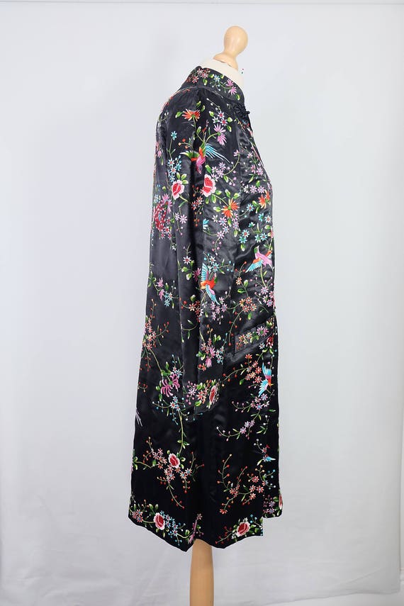 Robe soie chinoise noire Vintage/antique Vintage/antique noire avec brodé de fleurs coloré et oiseaux 6a0595 Robe soie chinoise noire Vintage/antique Vintage/antique noire avec brodé de fleurs coloré et oiseaux 6a0595