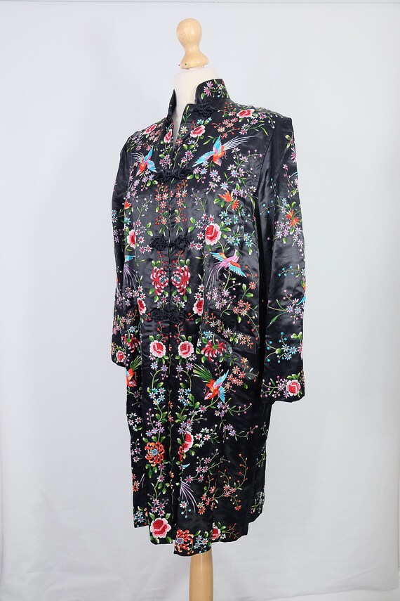 Robe soie chinoise noire Vintage/antique Vintage/antique noire avec brodé de fleurs coloré et oiseaux 6a0595 Robe soie chinoise noire Vintage/antique Vintage/antique noire avec brodé de fleurs coloré et oiseaux 6a0595