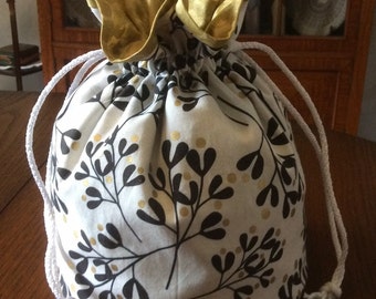 Christmas Mistletoe Drawstring Gift Bag. Handmade. Christmas Gift. Drawstring Tote. Unique. Project Bag. Knitting Bag. Drawstring Pouch.