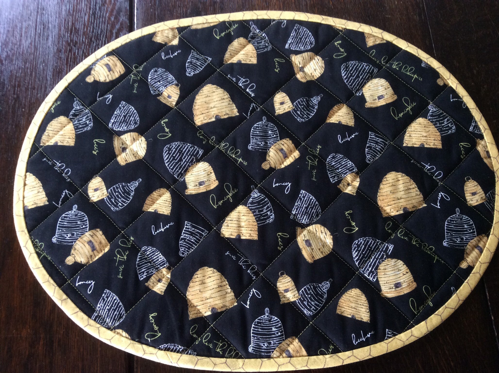 Bee Fabric Placemats and Matching Runner. 4 Placemats. Quilted Etsy