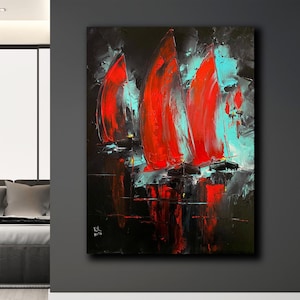 Könnte beinhalten: Abstraktes Ölgemälde von drei Segelbooten mit leuchtend roten Segeln vor dunklem Hintergrund. Das Kunstwerk zeichnet sich durch kräftige Pinselstriche und eine Palette aus Rot, Türkis und Schwarz aus, die einen dramatischen und strukturierten Effekt erzeugt. Das Gemälde ist in einem schwarzen Rahmen.